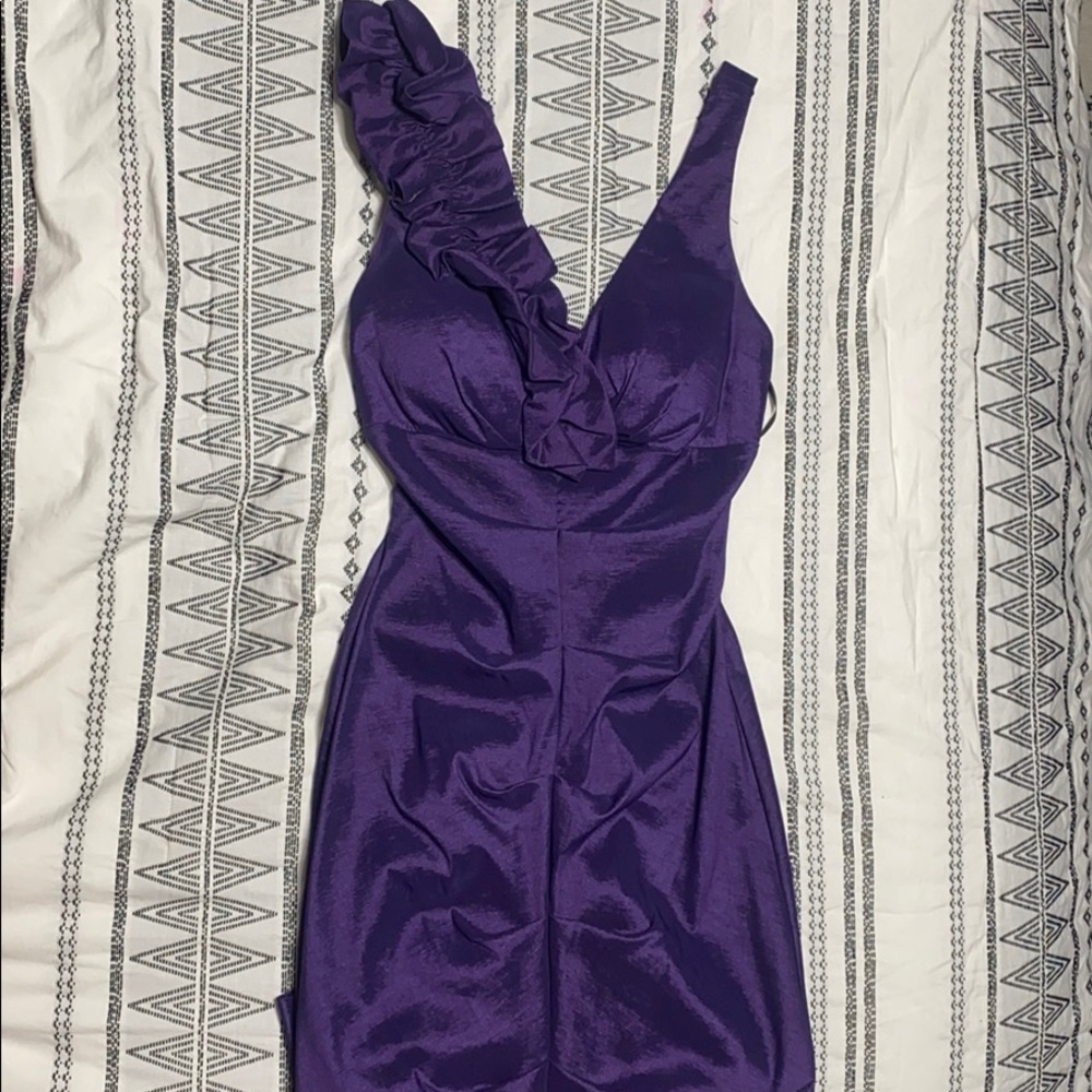 Cocktail dress shoulder detail - Picture 1 of 4